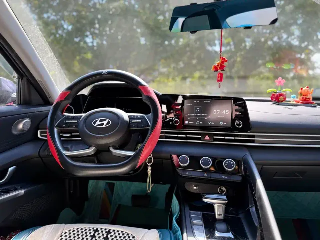Hyundai Elantra — Фото автомобиля 12