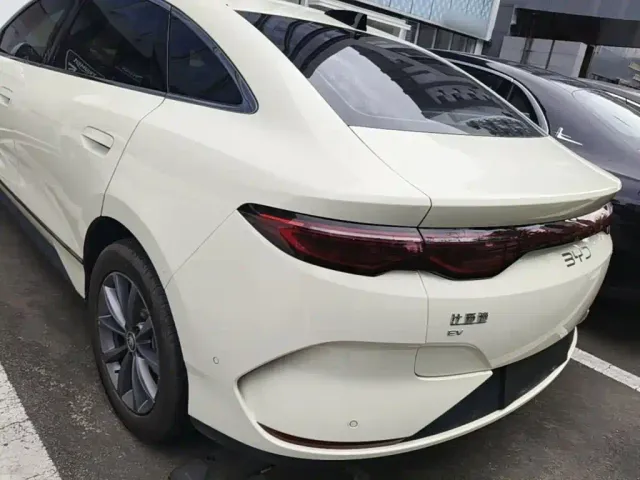 BYD Qin L — Фото автомобиля 4