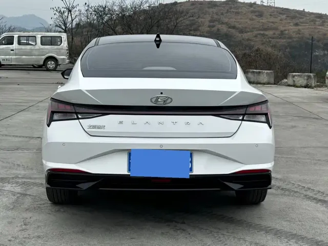 Hyundai Elantra — Фото автомобиля 8
