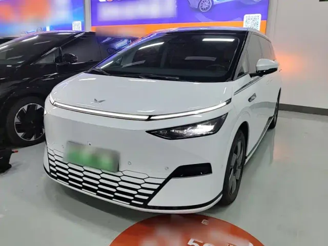 Фотография автомобиля — Xpeng X9