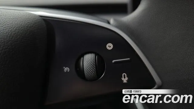 Tesla Model Y — Фото автомобиля 24