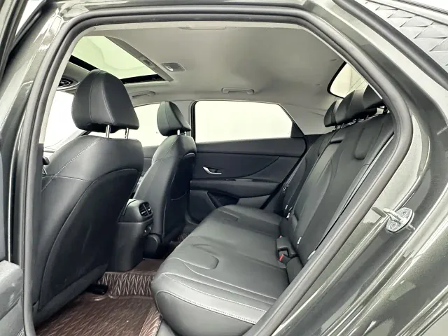 Hyundai Elantra — Фото автомобиля 5