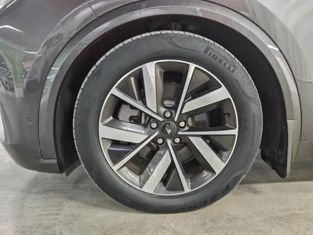 Li Auto L8 — Фото автомобиля 15