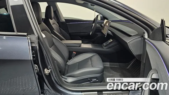 Tesla Model 3 — Фото автомобиля 24