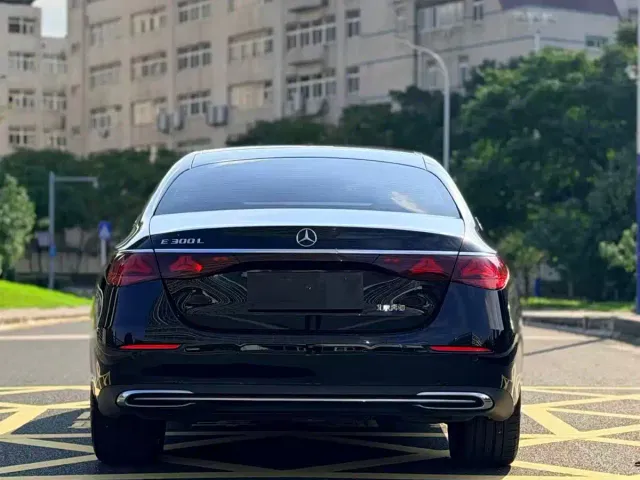 Mercedes-Benz E-Class — Фото автомобиля 9