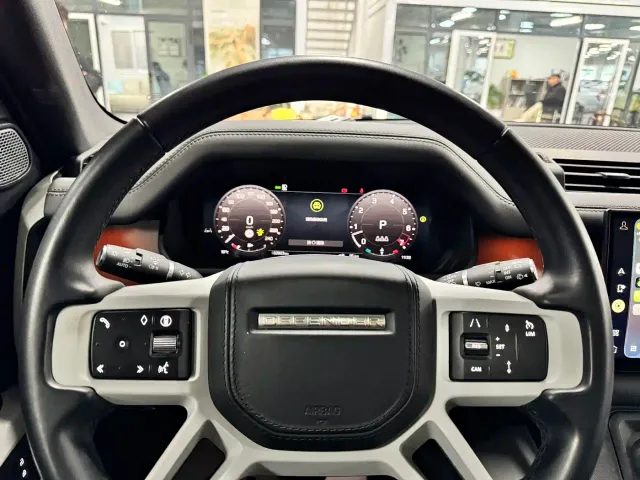 Land Rover Defender — Фото автомобиля 11