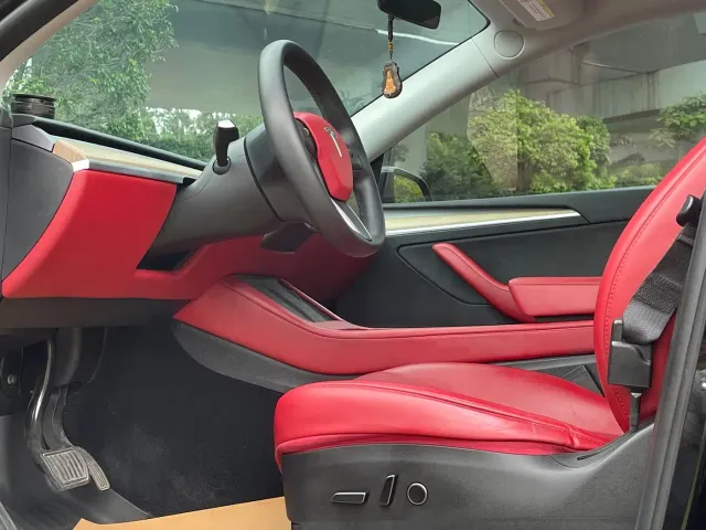 Tesla Model Y — Фото автомобиля 14