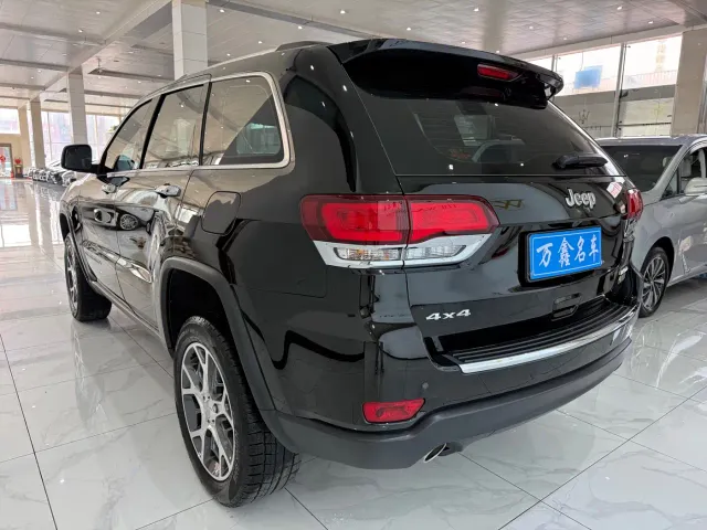 Jeep Grand Cherokee — Фото автомобиля 18