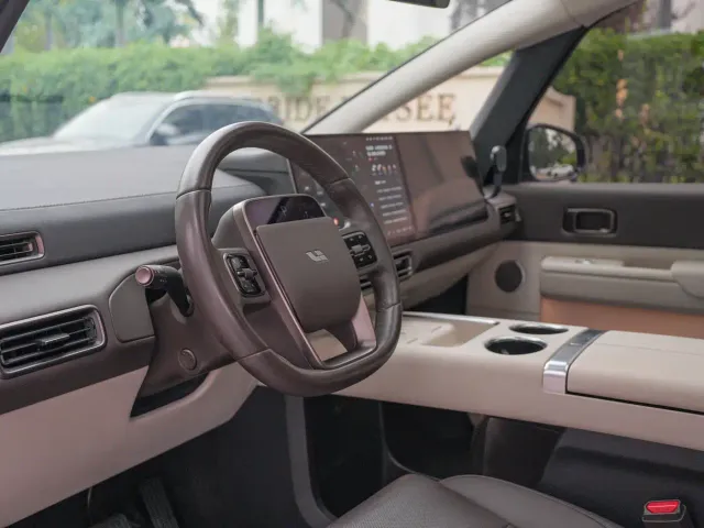 Li Auto MEGA — Фото автомобиля 14