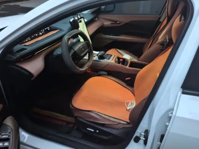 Changan Qiyuan A05 — Фото автомобиля 9