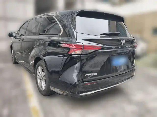 Toyota Sienna — Фото автомобиля 24