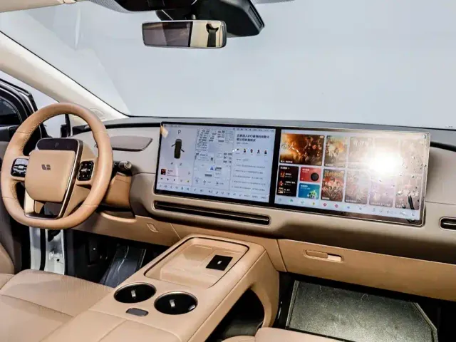 Li Auto i8 — Фото автомобиля 29