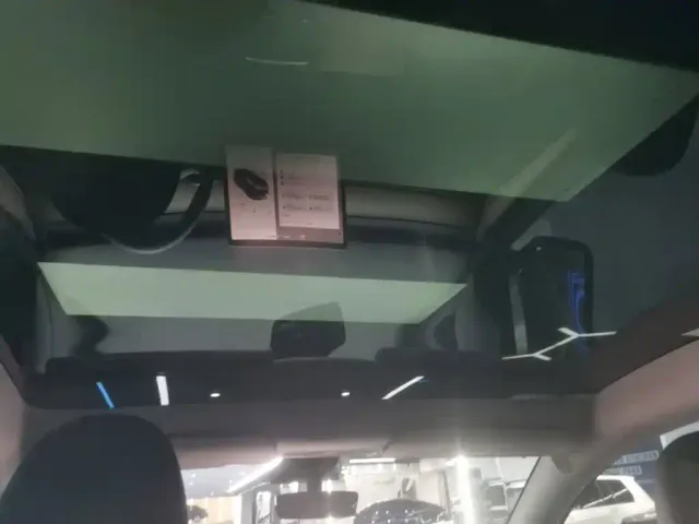 Tesla Model Y — Фото автомобиля 17