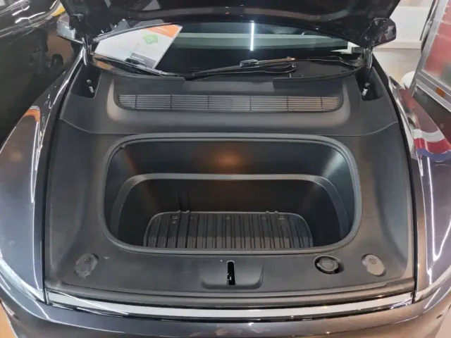 Tesla Model Y — Фото автомобиля 19