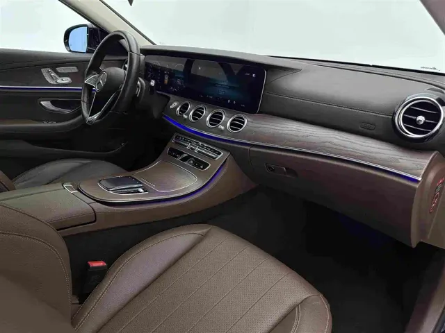 Mercedes-Benz E-Class — Фото автомобиля 17