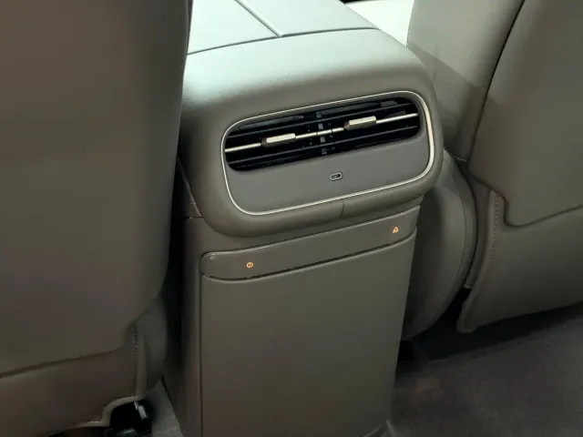 IM Motors LS6 — Фото автомобиля 11