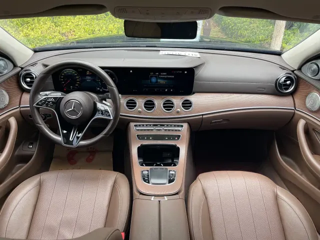 Mercedes-Benz E-Class — Фото автомобиля 5