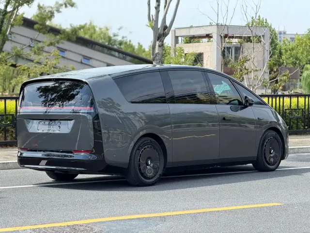 Li Auto MEGA — Фото автомобиля 6