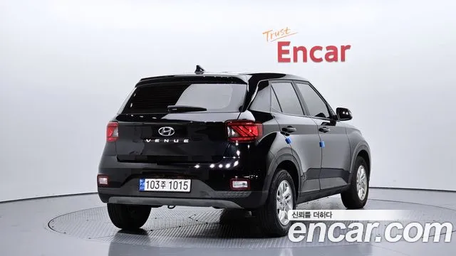 Hyundai Venue — Фото автомобиля 2