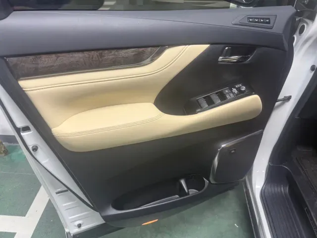 Toyota Alphard — Фото автомобиля 11