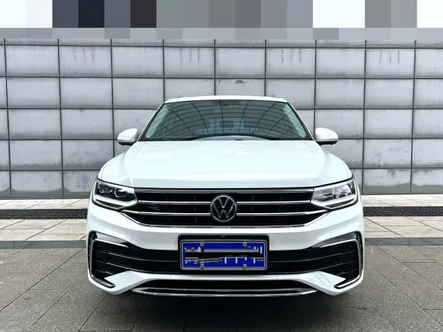 Volkswagen Tiguan L — Фото автомобиля 3