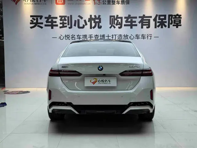 BMW 5 Series — Фото автомобиля 11