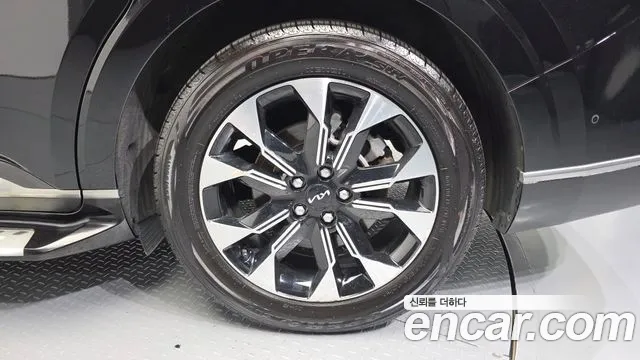 Kia Carnival Generation 4 — Фото автомобиля 4