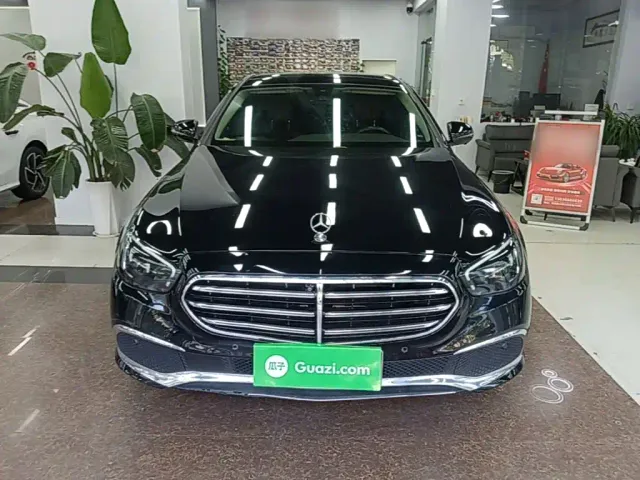 Mercedes-Benz E-Class — Фото автомобиля 2