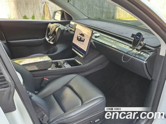 Tesla Model Y — Фото автомобиля 16