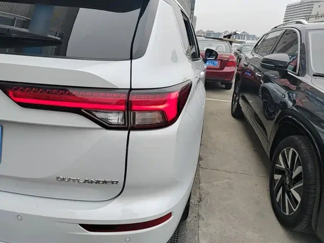 Mitsubishi Outlander — Фото автомобиля 7
