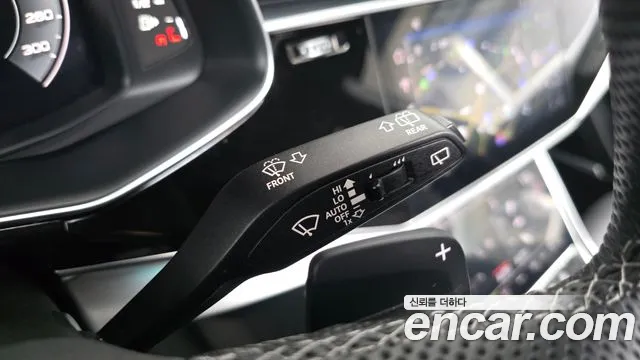 Audi Q8 55 TFSI quattro Premium — Фото автомобиля 26