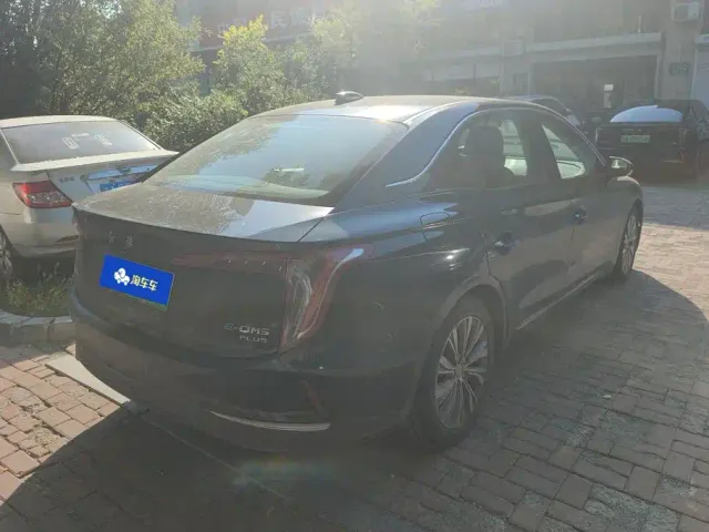 Hongqi E-QM5 — Фото автомобиля 3