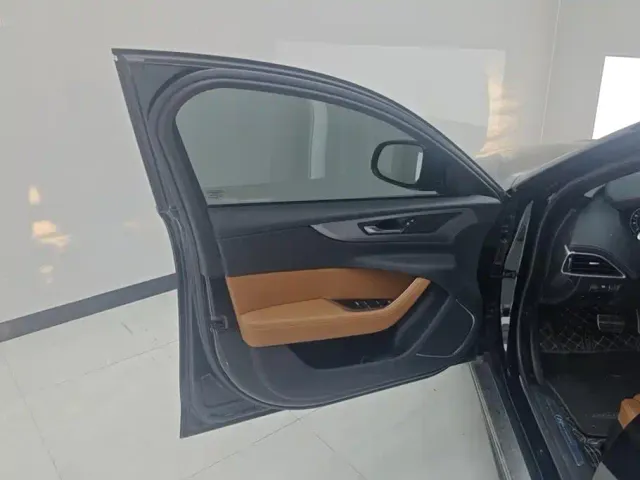 Jaguar XEL — Фото автомобиля 7