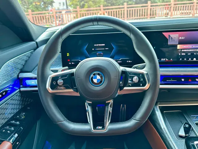 BMW i7 — Фото автомобиля 16
