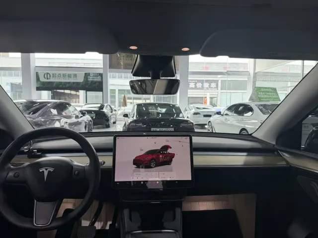 Tesla Model Y — Фото автомобиля 6