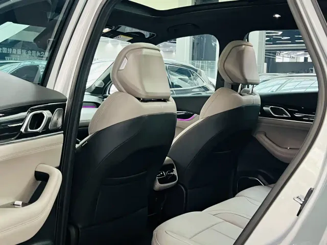 Geely Boyue L — Фото автомобиля 6