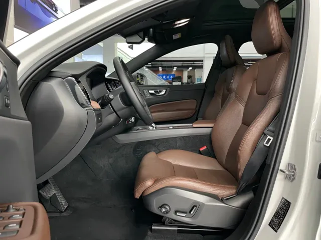 Volvo XC60 — Фото автомобиля 6