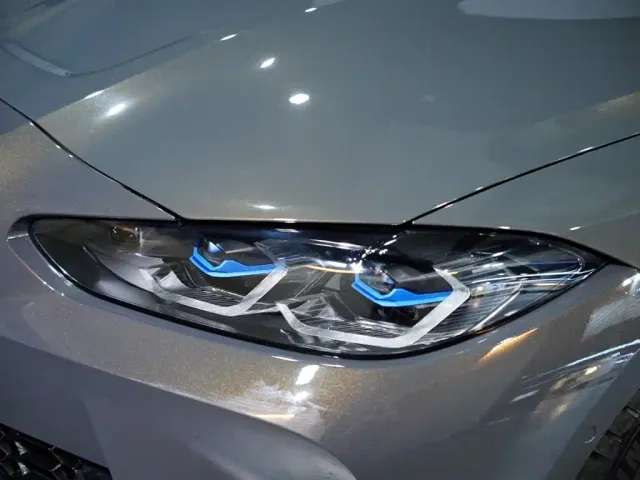 BMW M4 — Фото автомобиля 3