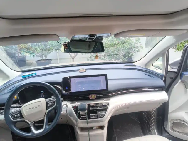 Roewe iMAX8 — Фото автомобиля 19