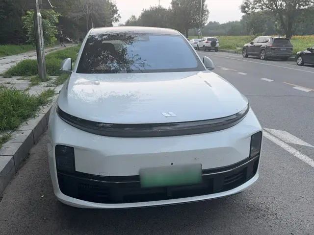 Li Auto L7 — Фото автомобиля 7