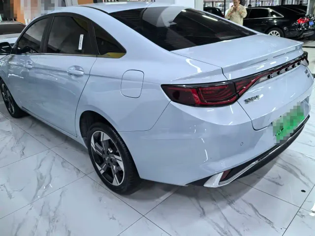 Geely Emgrand L — Фото автомобиля 4