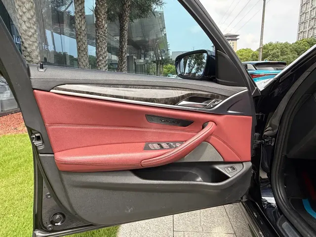 BMW 5 Series — Фото автомобиля 15