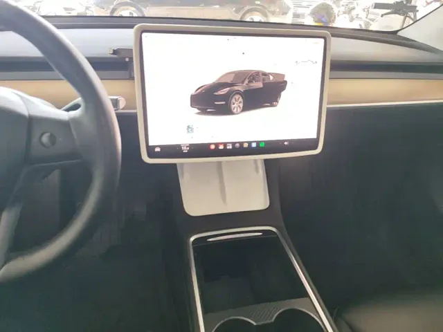 Tesla Model Y — Фото автомобиля 12
