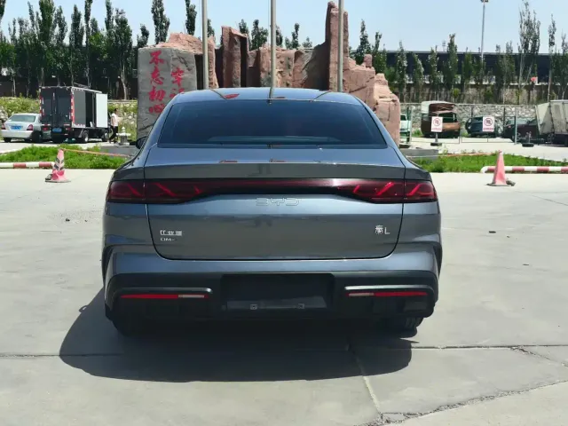 BYD Qin L — Фото автомобиля 8