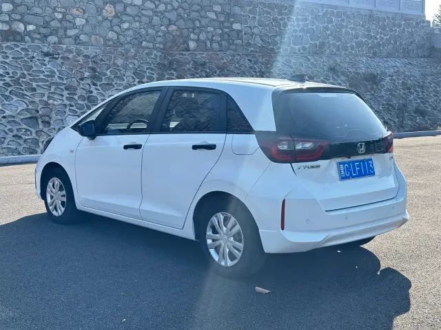 Honda Fit — Фото автомобиля 4
