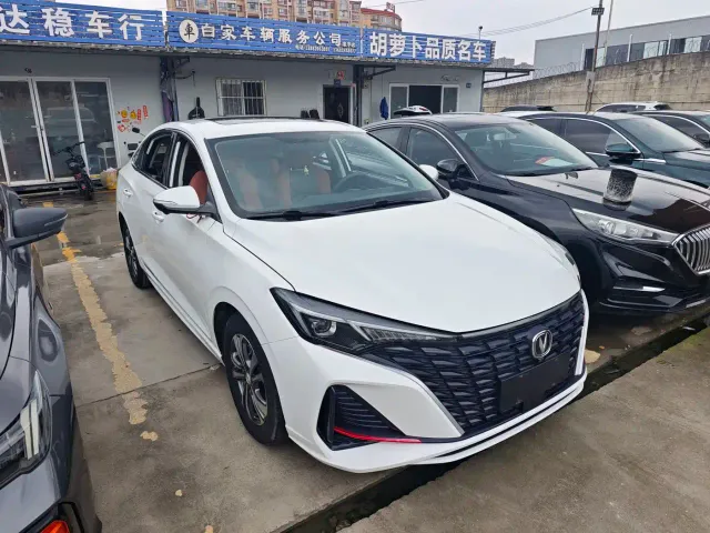Changan Eado — Фото автомобиля 3