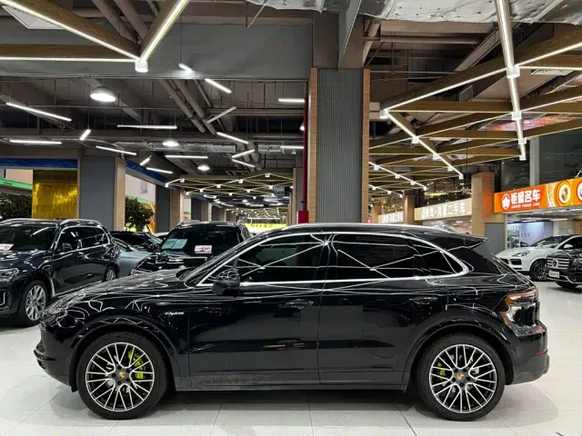 Porsche Cayenne — Фото автомобиля 4