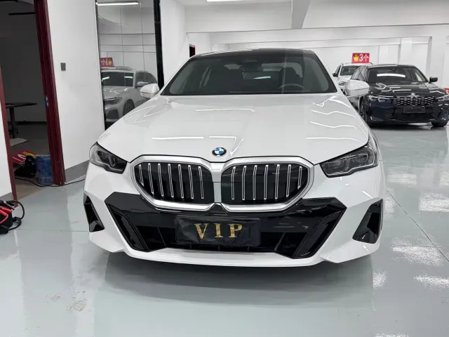 BMW 5 Series — Фото автомобиля 2