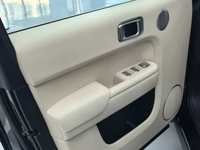 Li Auto L8 — Фото автомобиля 8