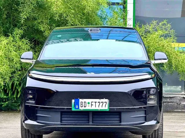 Li Auto L6 — Фото автомобиля 2